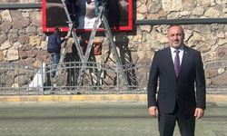 MHP’li İlker Kazan Eski Tren Yolu Duvarlarına Atatürk Fotoğrafları Astırdı