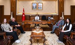 Kocaeli Üniversitesi Hukuk Fakültesi Dekanı Prof. Dr. Memduh Aslan, Vali İlhami Aktaş'ı Ziyaret Etti