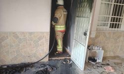 Arsuz’da Müstakil Evin Deposu Alev Alev Yandı: Ekiplerin Hızlı Müdahalesi Evi Kül Olmaktan Kurtardı