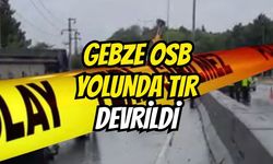 Gebze Organize Sanayi Yolunda Feci Kaza! Kamyonet Yan Yattı, Trafik Felç Oldu