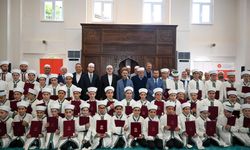 Vali Aktaş, Kocaeli'de Hafızlık Eğitimini Tamamlayan Öğrencilerin Sevincine Ortak Oldu