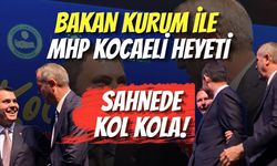 Bakan Kurum ile MHP Kocaeli Heyeti Sahnede Kol Kola