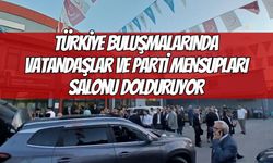 Türkiye Buluşmalarında Vatandaşlar ve Parti Mensupları Salonu Dolduruyor