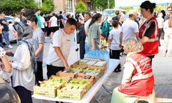 Sınav Gününde Gönüllere Dokunan Destek: Derinceli Ailelere Belediye İkramı