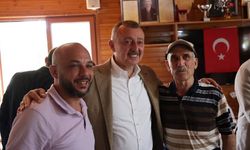 Derince'de Yörükler’den Tahir Büyükakın’a Şiirli Sürpriz: "Oyunu Ver Keyfine Bak"