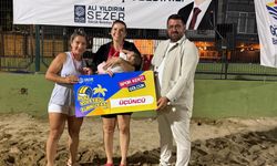 Gölcük'te plaj voleybolu turnuvası sona erdi