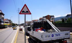 Kocaeli Büyükşehir’den Trafikte Güvenlik Hamlesi: 6 Ayda 5 Bin Levha ve Direk Yenilendi