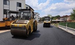 Kartepe’de Konforlu Ulaşım Hamlesi: Sokaklar Asfalt ve Parkeyle Yenileniyor!