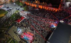 Gebze'de 15 Temmuz nöbetine binlerce kişi katıldı