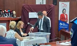 İzmit Belediyesi’nde Sandık Açıldı: İlk Oyu Meclis Başkanvekili Muhammet Ertürk Attı