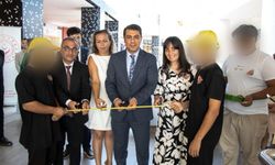 İzmit Çocuk Evleri'nden Sanat Dolu Sergi: "Sarı Şapkalı Çocuk" Açıldı