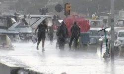 İstanbul için fırtına ve yerel yağış uyarısı! Sıcaklıklar düşüyor