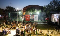 Derince’de açık hava sineması mahallelileri buluşturdu
