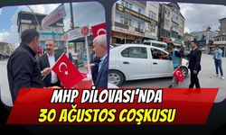 Dilovası’nda 30 Ağustos Coşkusu: İlçe Meydanında Bayrak Dağıtıldı