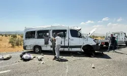 Diyarbakır’da Kocaeli Plakalı Minibüs Devrildi: 5 Ölü, 11 Yaralı