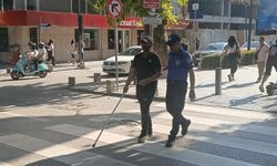 Kocaeli Zabıtasından Görme Engelli Vatandaşa Şefkat Eli