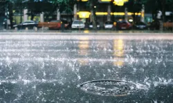 İstanbul'da fırtına ve sağanak alarmı: AKOM çarşamba akşamına kadar süre verdi