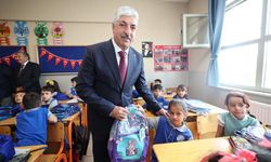 Dilovası’nda Birinci Sınıf Öğrencilerine Çanta Ve Kırtasiye Desteği