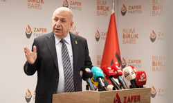 Ümit Özdağ’dan yeni anayasa çıkışı: “Millet acıkınca anayasa mı yiyecek?”