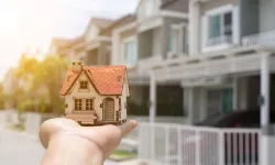 Resmi Gazete'de Yayımlandı: Riskli Binalar İçin Yarısı Bizden Destek Süresi Resmen Uzatıldı