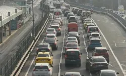 İstanbul'da trafik alarmı: E-5 ve TEM durma noktasına geldi