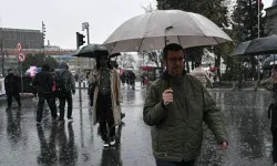 İstanbul'da yağış için saat verildi: AKOM bulutların çekileceği zamanı duyurdu