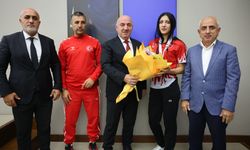 Darıca’nın Dünya Şampiyonu Ezel Nur Karalar’a Altın Ödülü