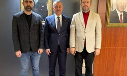 Kocaeli Gazeteciler Cemiyeti seçimleri öncesi iki başkan adayı Tahir Büyükakın'ı ziyaret etti
