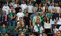 Turka Kocaeli Stadyumu'nda Kadın Taraftarlardan Tuvalet Tepkisi