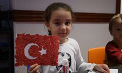 İzmit Oyuncak Müzesi'nde Çocuklardan Bayrak Kolajı