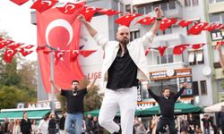 İzmit Meydanı'nda Tüyleri Diken Diken Eden Zeybek Sürprizi