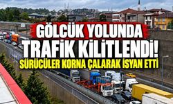 Gölcük yolunda trafik kilitlendi! Sürücüler korna çalarak isyan etti