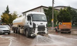 Başiskele'de Sel Sonrası Sokaklar Tazyikli Suyla Yıkanıyor