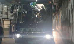 Kocaelispor Takım Otobüsü Tüpraş Stadyumu’na Giriş Yaptı!