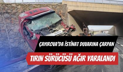 Çayırova'da istinat duvarına çarpan tırın sürücüsü ağır yaralandı