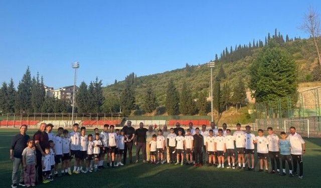 Karamürsel İY U-13 takımı şampiyonluk kupasını aldı