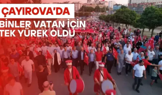 Çayırova'da binler vatan için tek yürek oldu