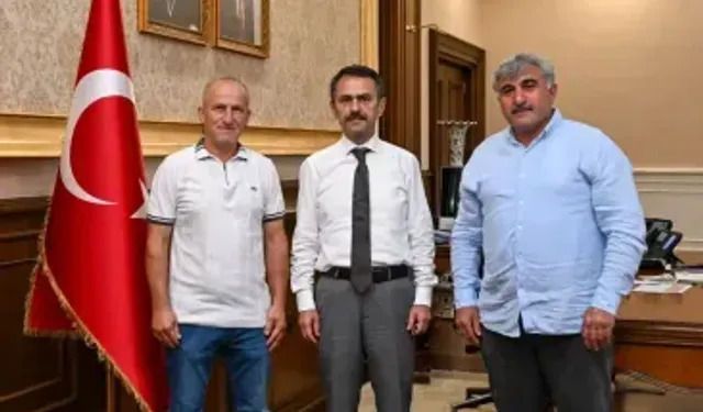 Karamürsel Çamçukur Mahalle Muhtarı ve Çamçukurspor Kulüp Başkanından Vali Aktaş’a Ziyaret