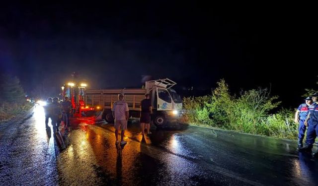 Kandıra’da yoldan çıkan kamyonet için ekipler alarma geçti 