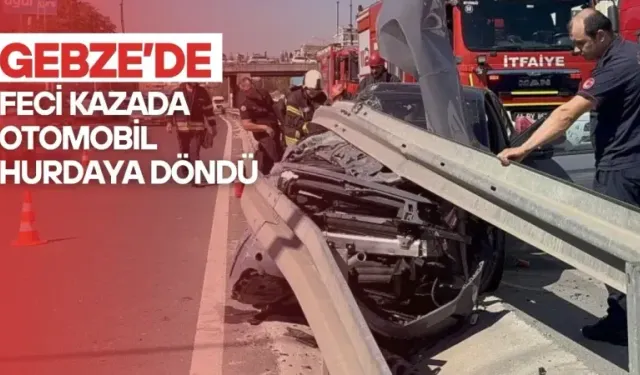 Gebze’de feci çarpışma! Otomobil demir bariyerlerin altına sıkıştı