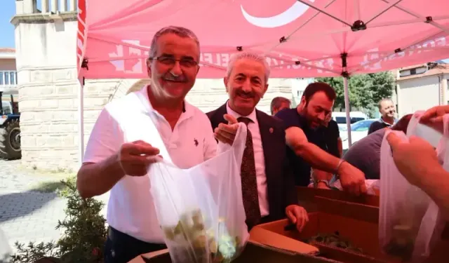 İzmit'te vatandaşlara binlerce fide dağıtıldı