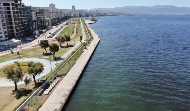 İzmir Körfezi’nin kokusu vatandaşı bezdirdi