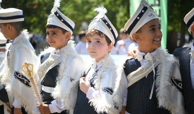 Kartepe’de 15. Sünnet Şöleni Meşelik Park’ta yapıldı
