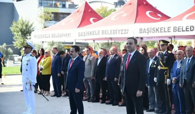 Zafer Bayramı’nda Başiskele'de Ata’ya Çelenk Sunuldu