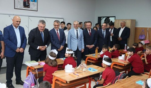 Çayırova’da ilk ders zili Akse İlkokulu’nda çaldı