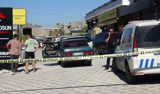 Park halindeki otomobilin arka koltuğunda ölü bulundu