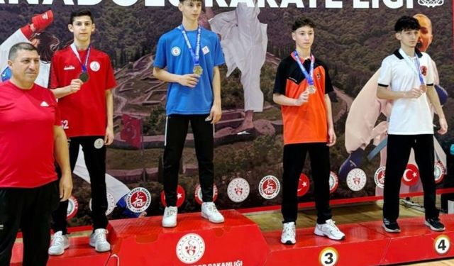 Körfez Gençlerbirliği karate takımından 14 madalya zaferi