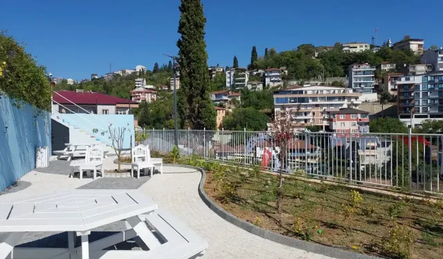 İzmit Belediyesinden Mustafa Pehlivan Parkı’na güneş enerjili 4G kamera sistemi