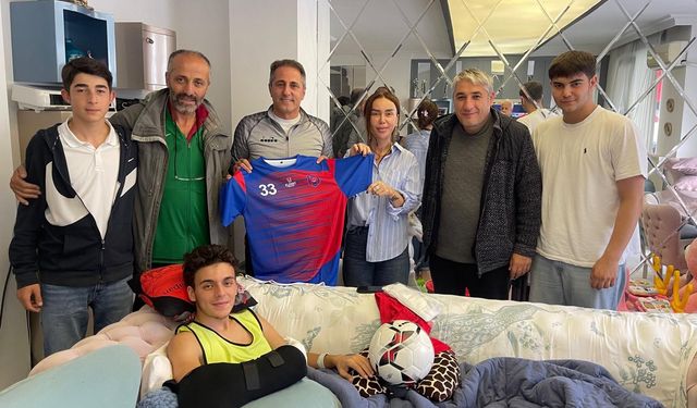 Genç futbolcuya moral ziyareti: Derince Birlikspor’dan anlamlı destek