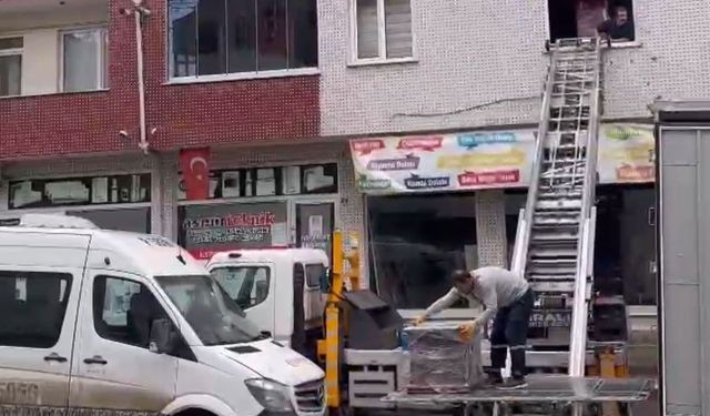 Obruk Nedeniyle Boşaltılan Binada Taşınma Başladı